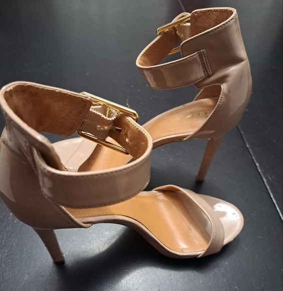 Calvin Klein Vivian Open Toe Sandal    Size 5 - Picture 5 of 10